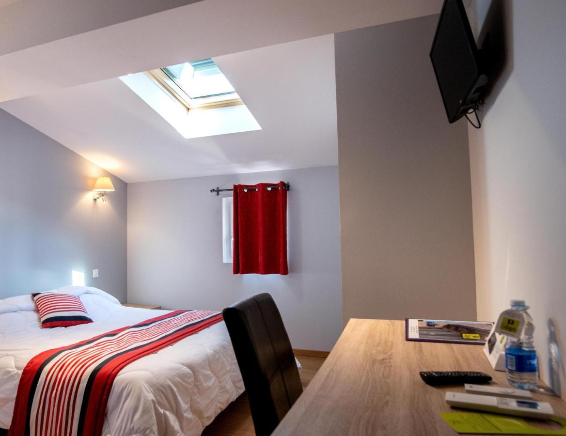 Logis Hotel De La Tour ליבורן מראה חיצוני תמונה