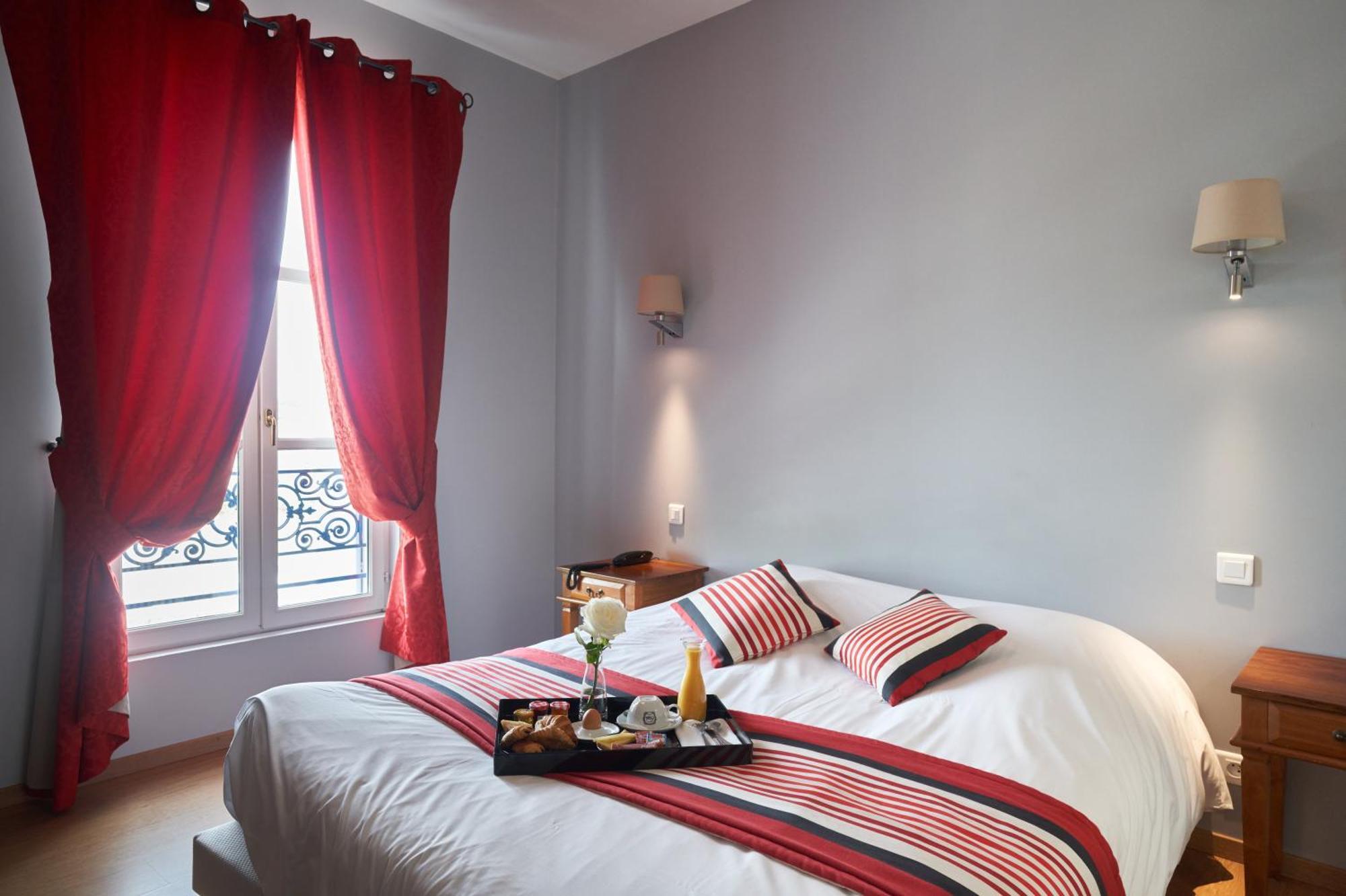 Logis Hotel De La Tour ליבורן מראה חיצוני תמונה