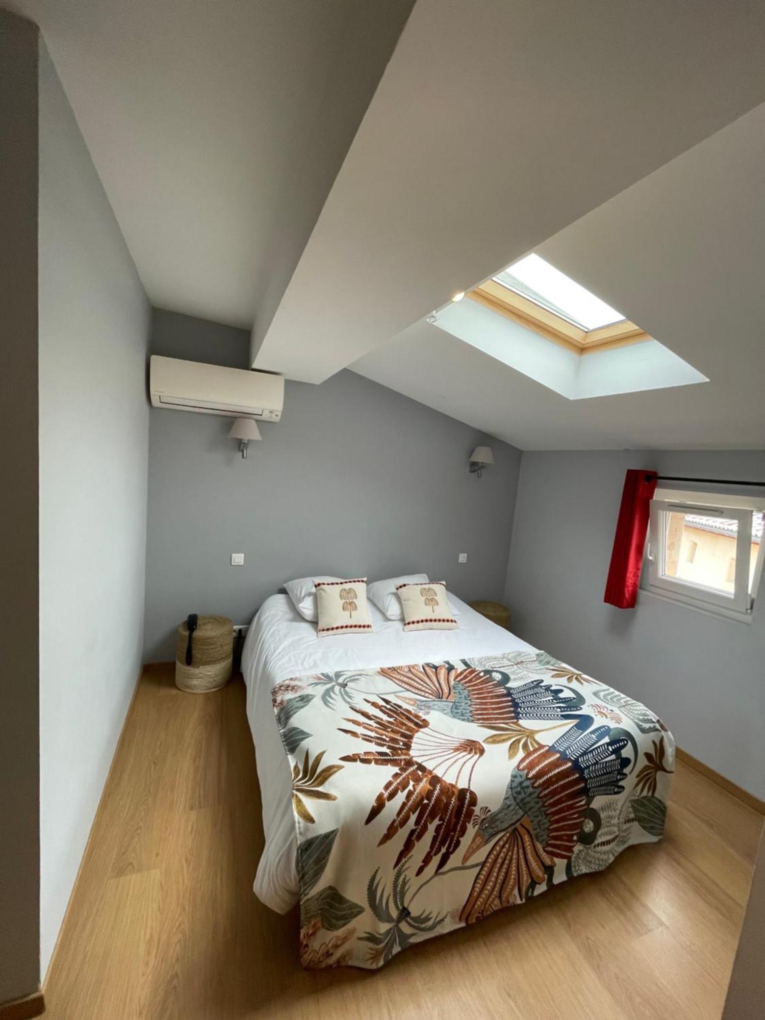 Logis Hotel De La Tour ליבורן מראה חיצוני תמונה