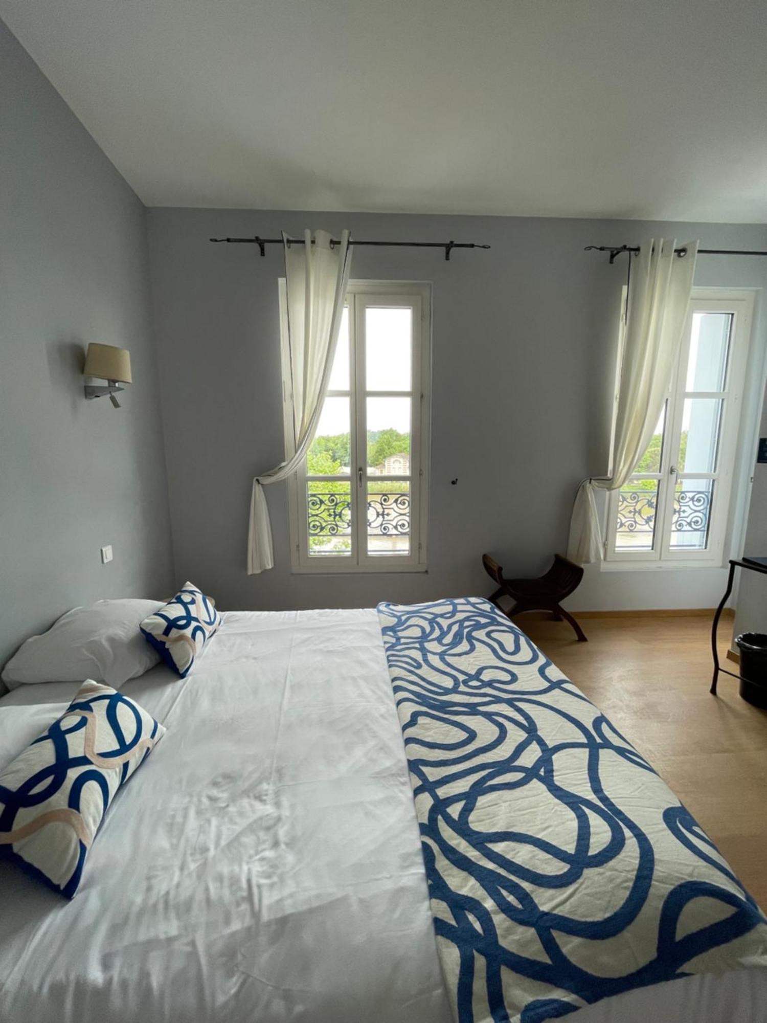 Logis Hotel De La Tour ליבורן מראה חיצוני תמונה