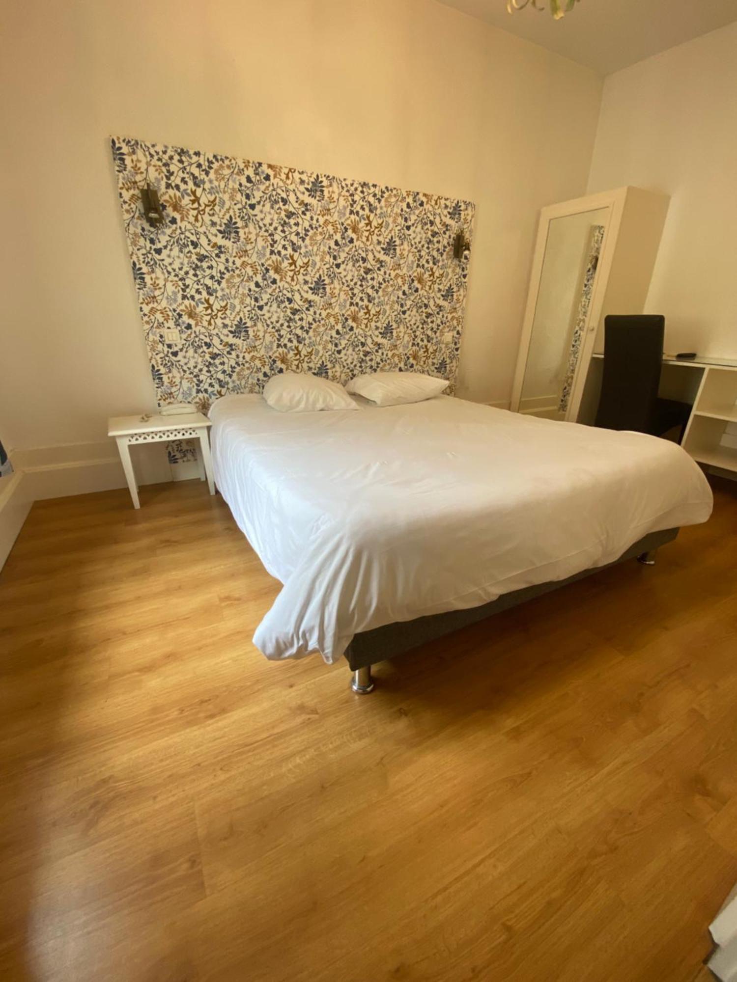 Logis Hotel De La Tour ליבורן מראה חיצוני תמונה