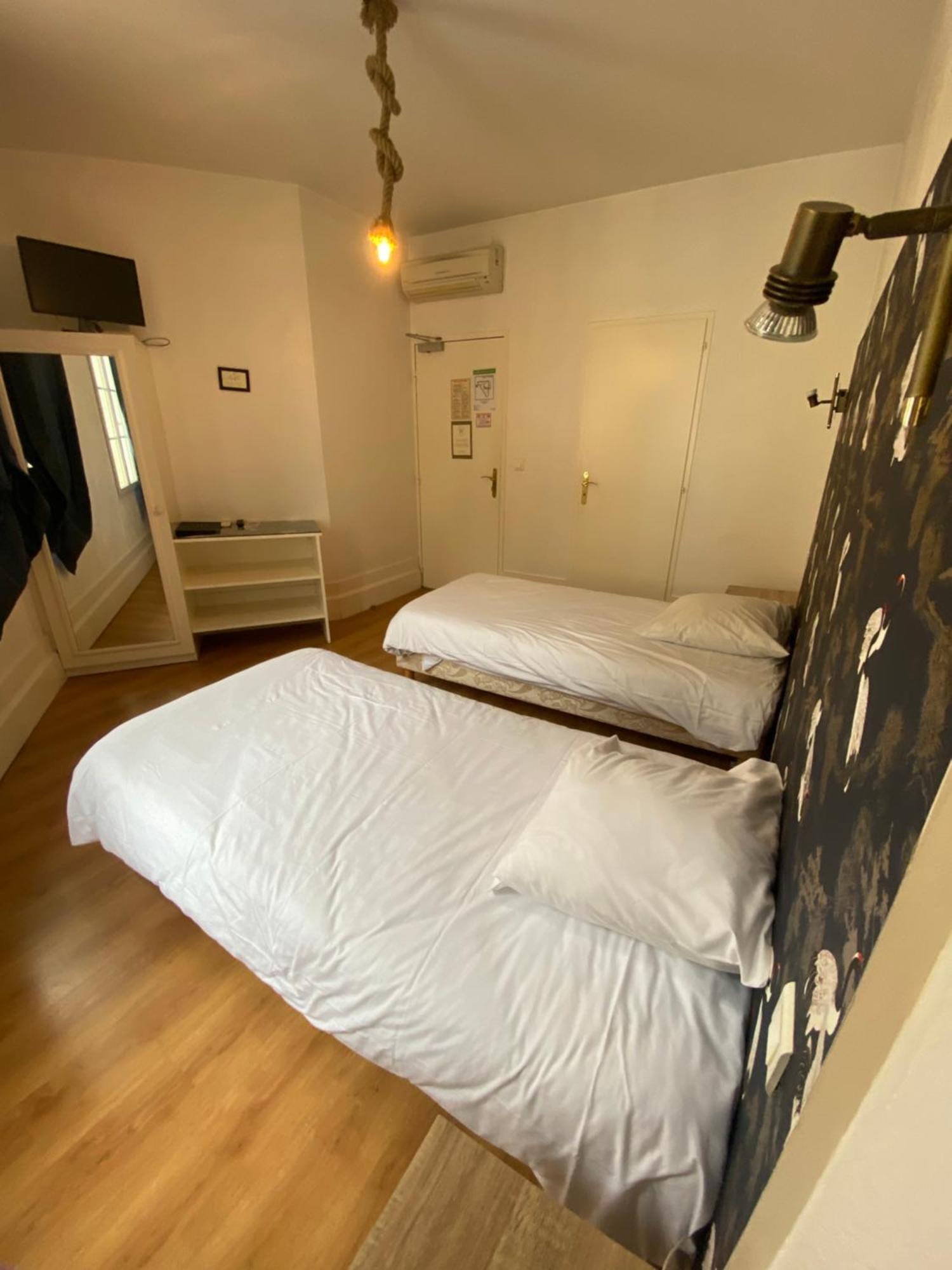Logis Hotel De La Tour ליבורן מראה חיצוני תמונה