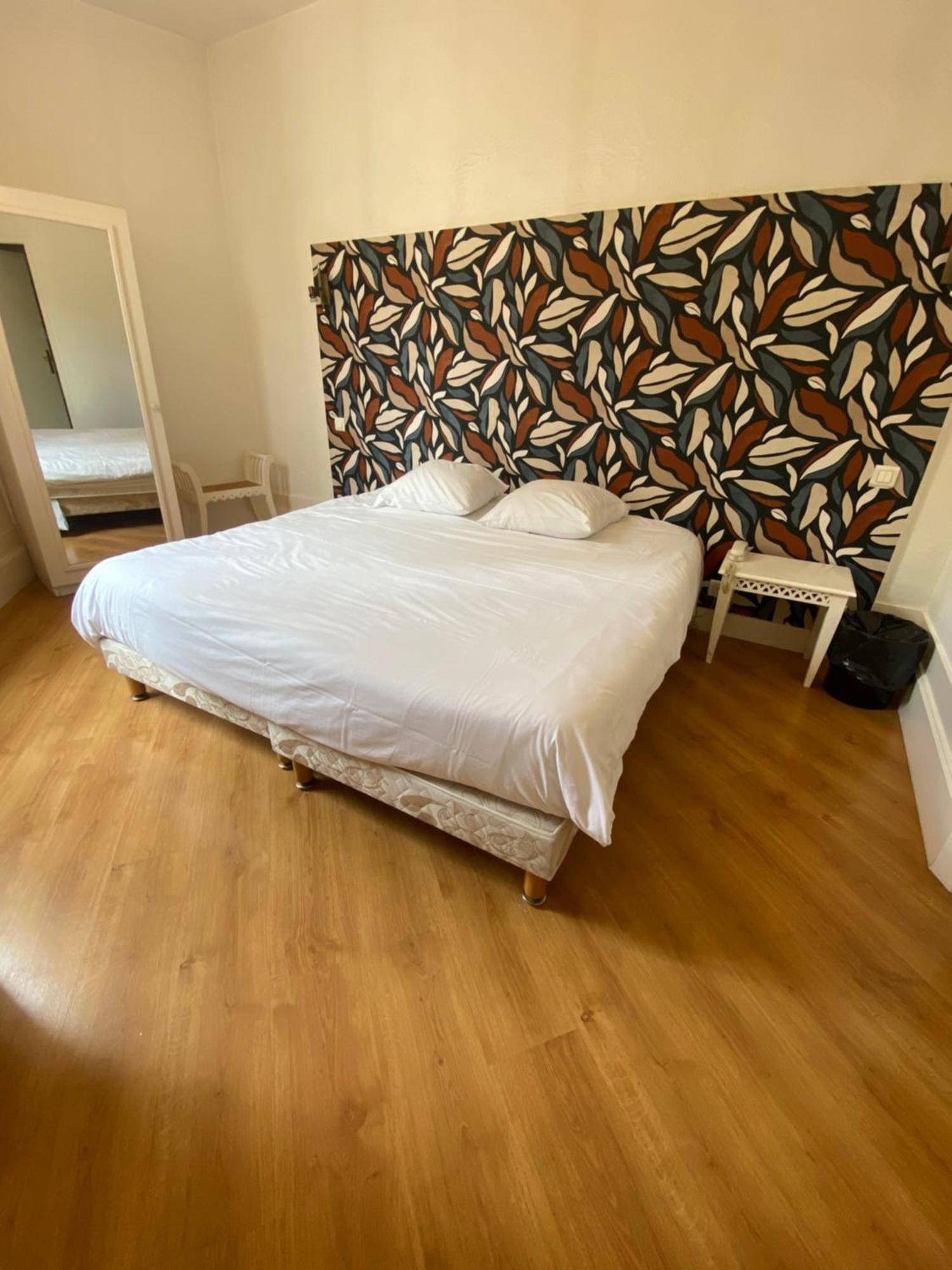 Logis Hotel De La Tour ליבורן מראה חיצוני תמונה