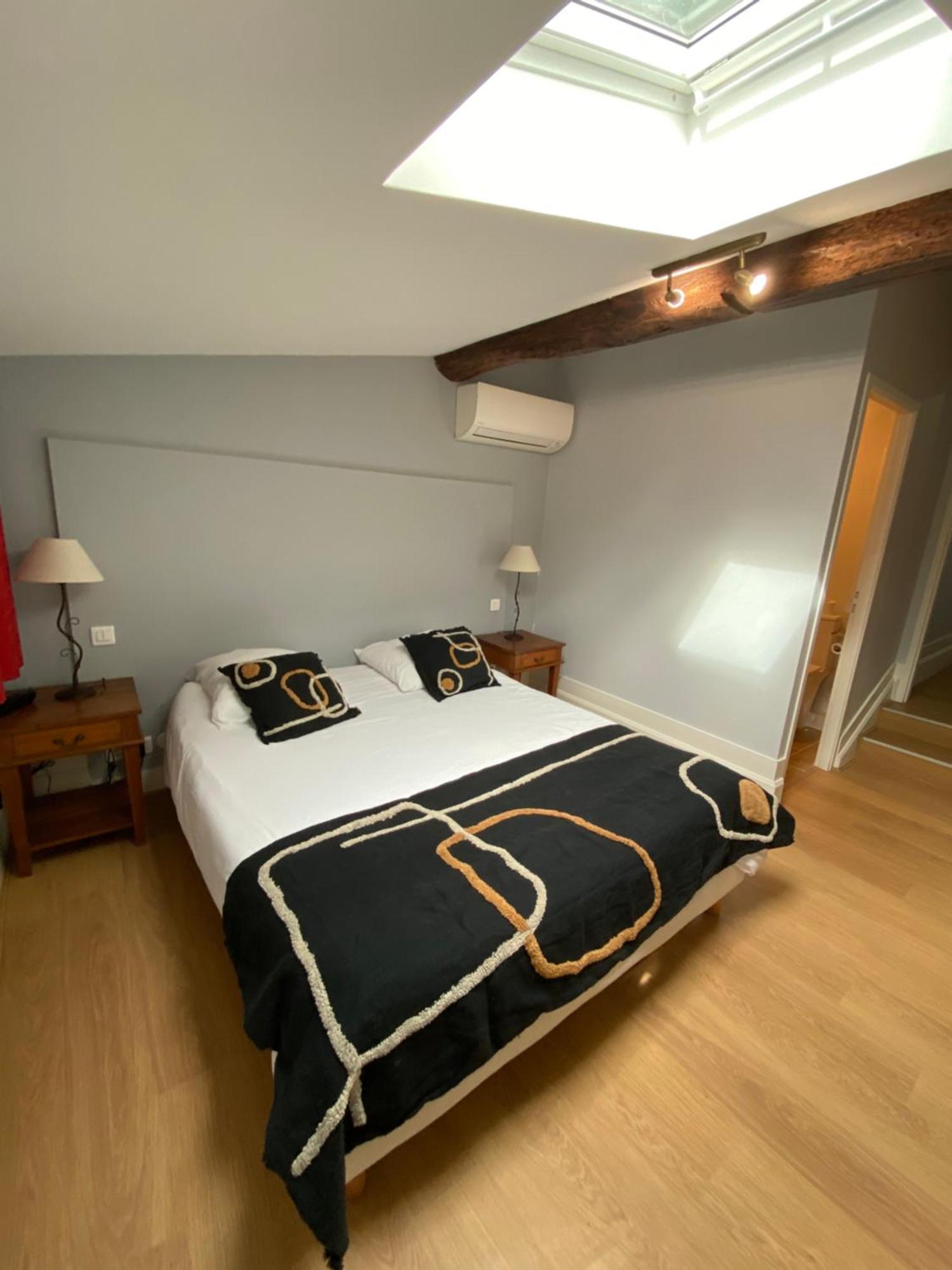 Logis Hotel De La Tour ליבורן מראה חיצוני תמונה
