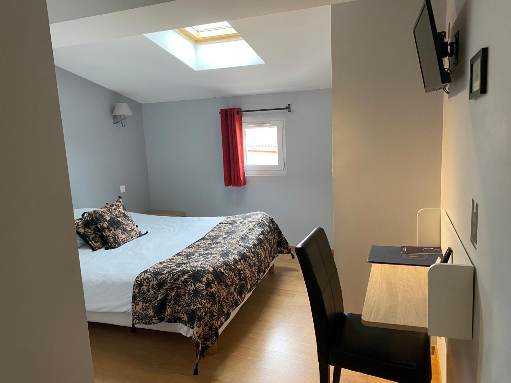 Logis Hotel De La Tour ליבורן מראה חיצוני תמונה